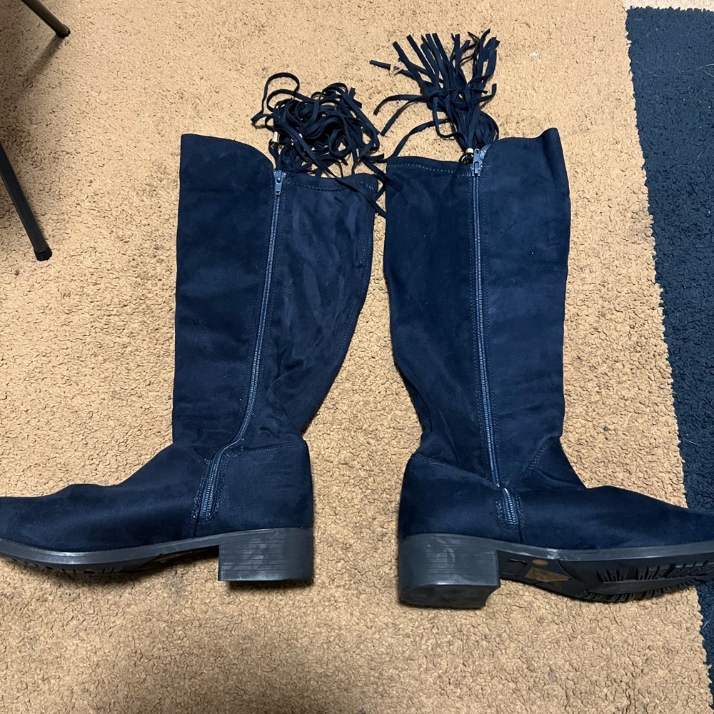 Knew high boots